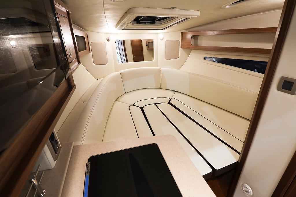 Motorboot Sea Ray Sundancer (DAE) 265 & Trailer (im Vorlauf)