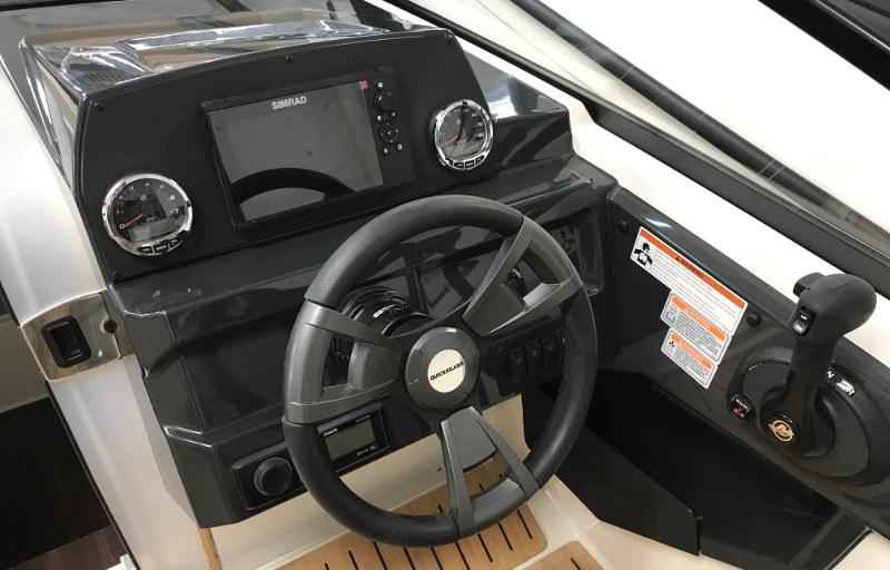 Motorboot Quicksilver Activ 605 Cruiser & Trailer (Lagerboot)