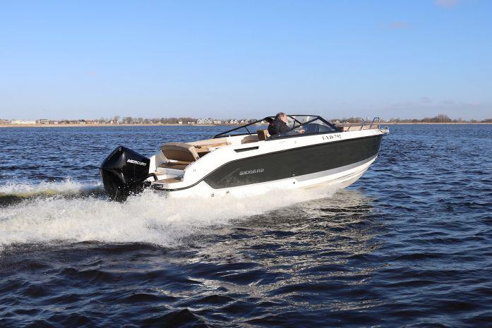 Motorboot Quicksilver Activ 675 Cruiser & Trailer (auf Bestellung)