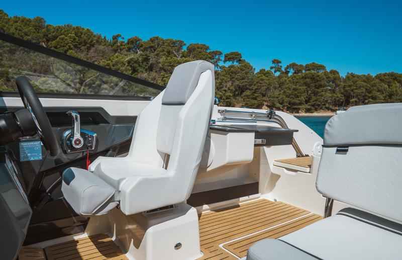 Motorboot Quicksilver Activ 675 Cruiser & Trailer (im Vorlauf)