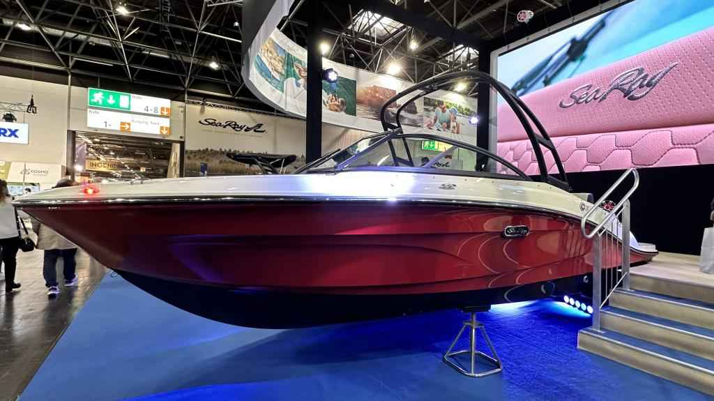 Motorboot Sea Ray SPXE 210 & Trailer (Lagerboot)