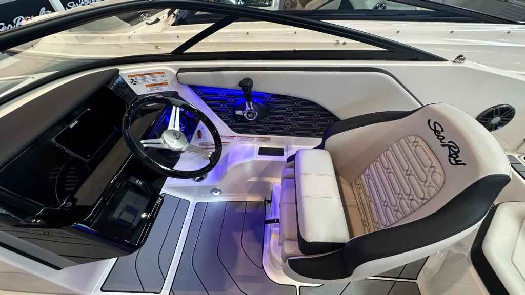 Motorboot Sea Ray SPXE 190 (Lagerboot) *RESERVIERT*