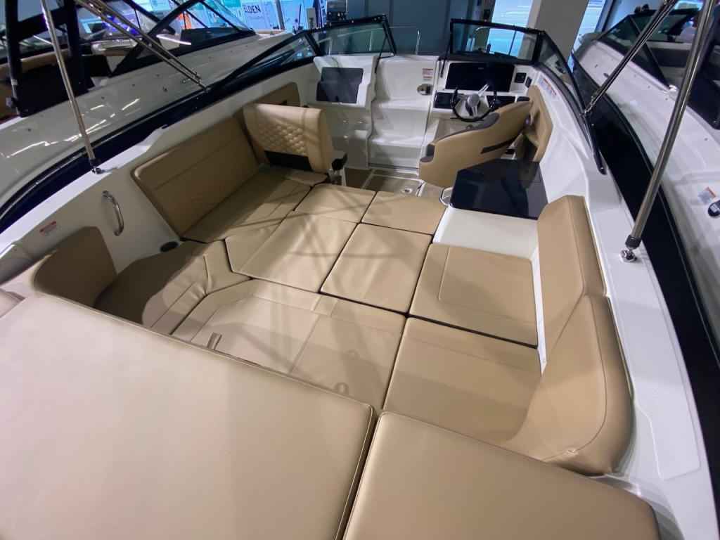 Motorboot Sea Ray Sunsport (SSE) 230 & Trailer (1. Hand)