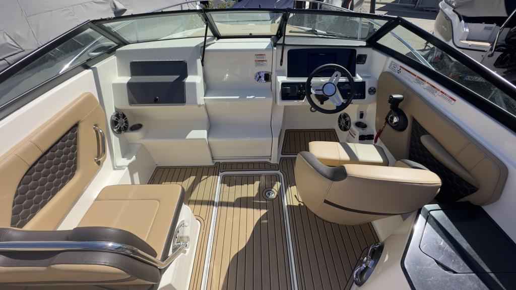 Motorboot Sea Ray Sunsport (SSE) 230 & Trailer (1. Hand)