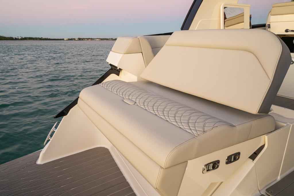 Motorboot Sea Ray Sundancer (DA) 370