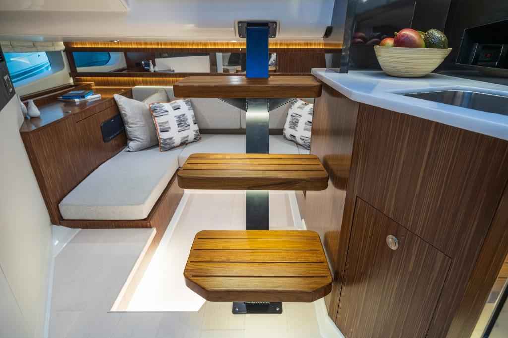 Motorboot Sea Ray Sundancer (DA) 370