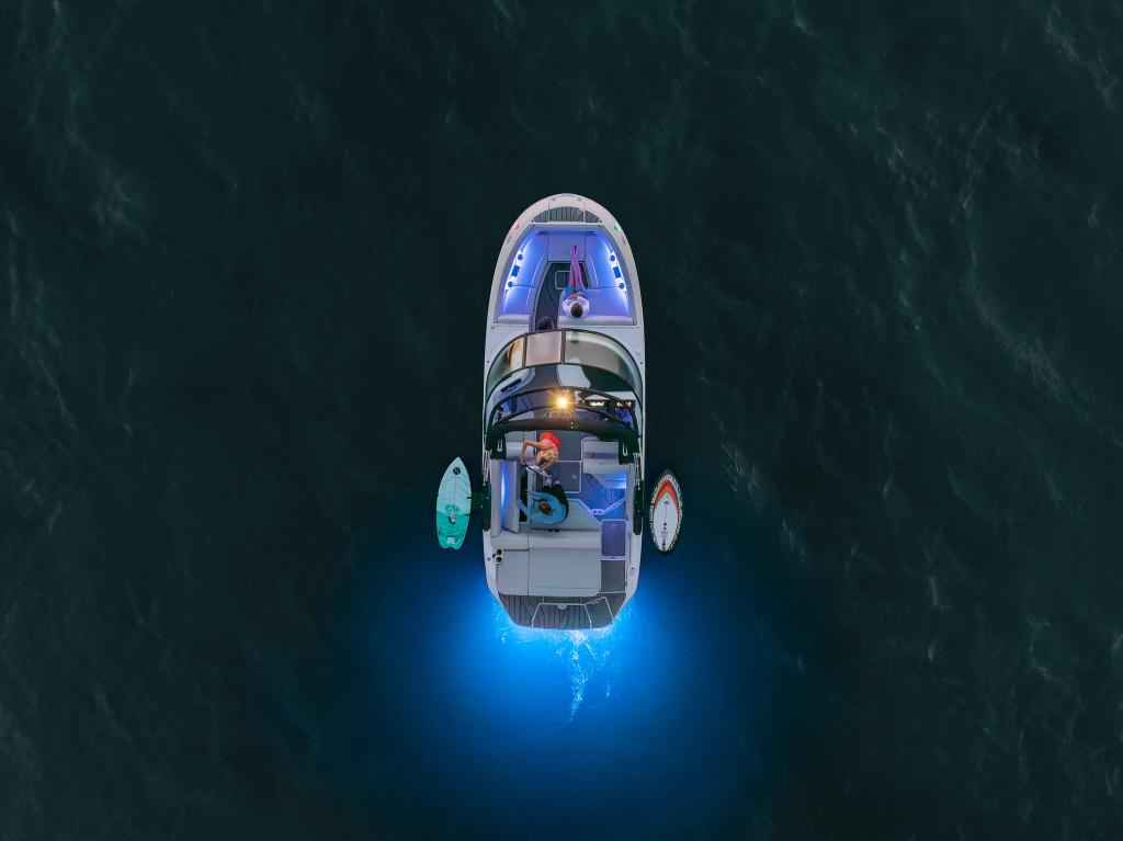 Motorboot Sea Ray SDX230E SURF & Trailer mit LIEGEPLATZ (NEU auf Bestellung)