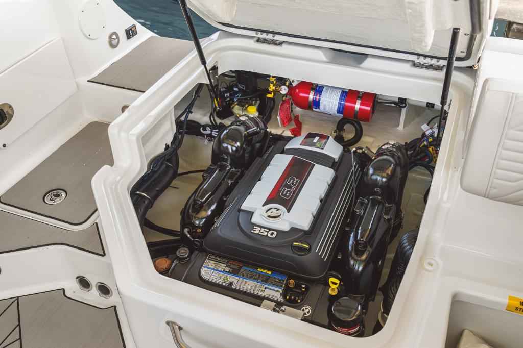 Motorboot Sea Ray SDX230E SURF & Trailer mit LIEGEPLATZ (NEU auf Bestellung)
