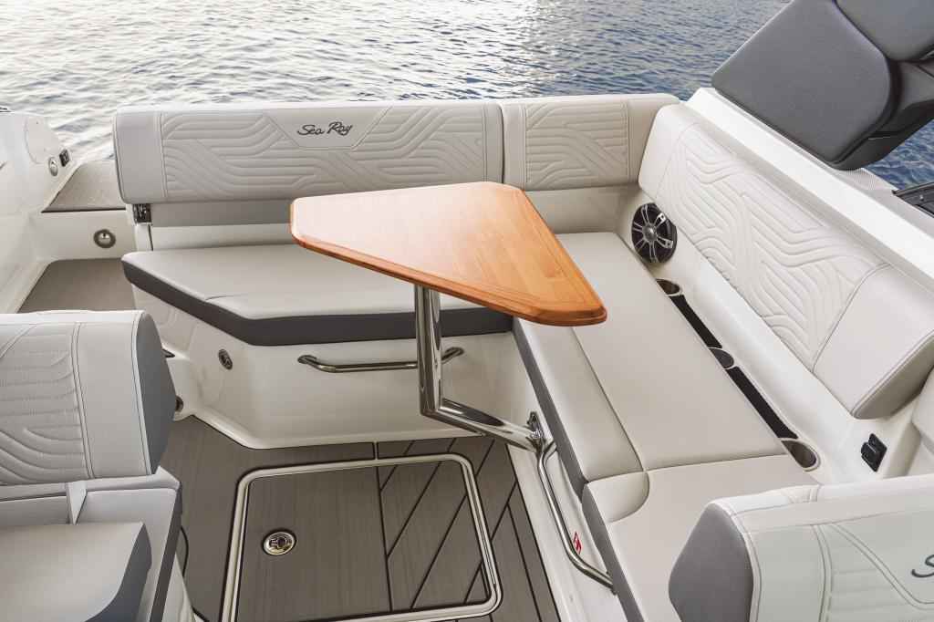 Motorboot Sea Ray SDX230E SURF & Trailer mit LIEGEPLATZ (NEU auf Bestellung)