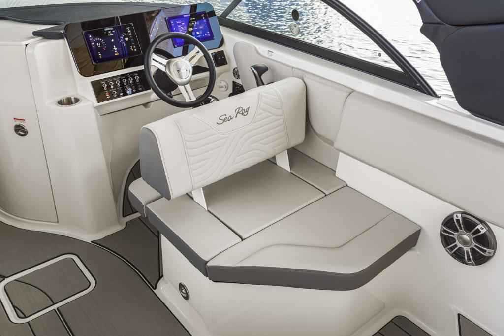 Motorboot Sea Ray SDX230E SURF & Trailer mit LIEGEPLATZ (NEU auf Bestellung)