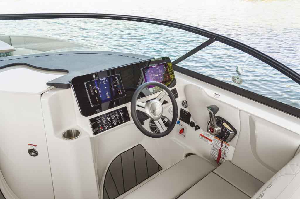 Motorboot Sea Ray SDX230E SURF & Trailer mit LIEGEPLATZ (NEU auf Bestellung)