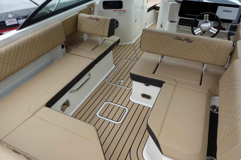 Motorboot Sea Ray SDX250E & Trailer mit LIEGEPLATZ (Lagerboot)