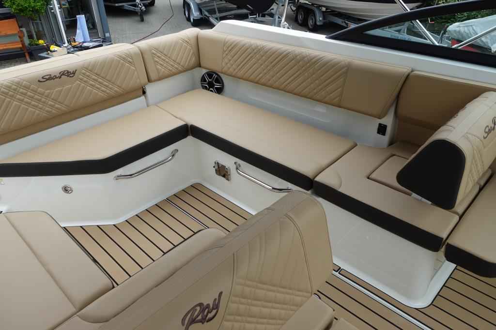 Motorboot Sea Ray SDX250E & Trailer mit LIEGEPLATZ (Lagerboot)