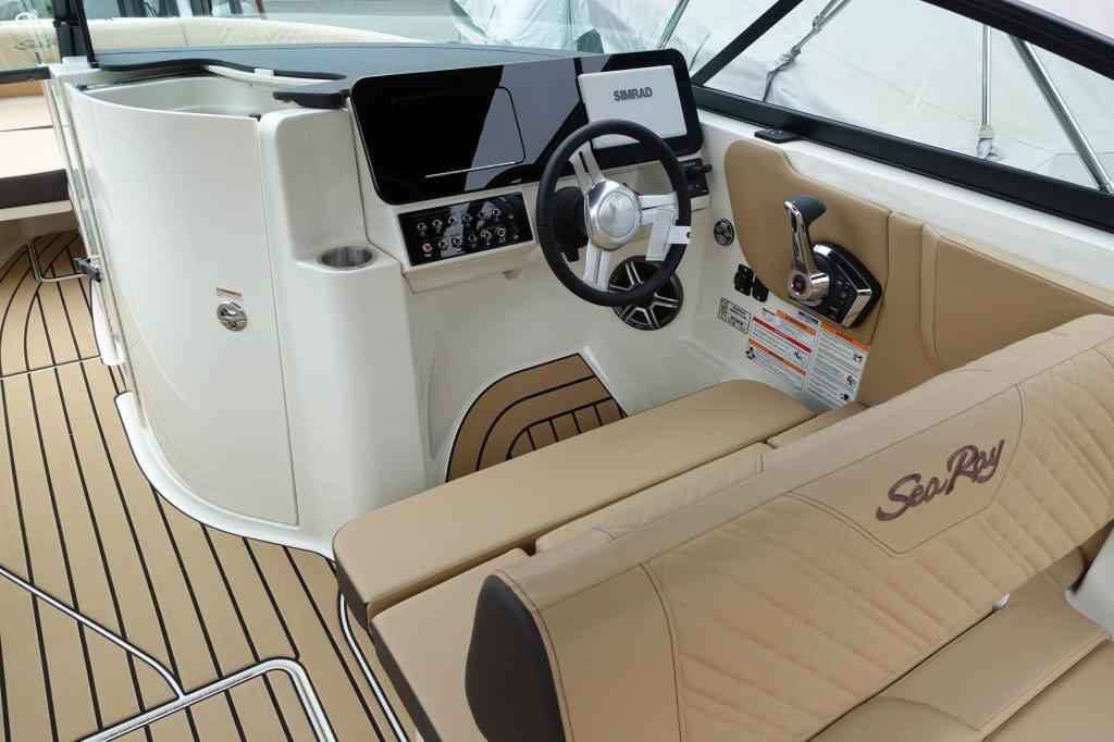 Motorboot Sea Ray SDX250E & Trailer mit LIEGEPLATZ (Lagerboot)
