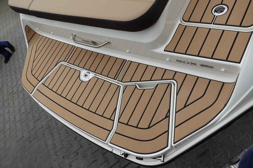 Motorboot Sea Ray SDX250E & Trailer mit LIEGEPLATZ (Lagerboot)