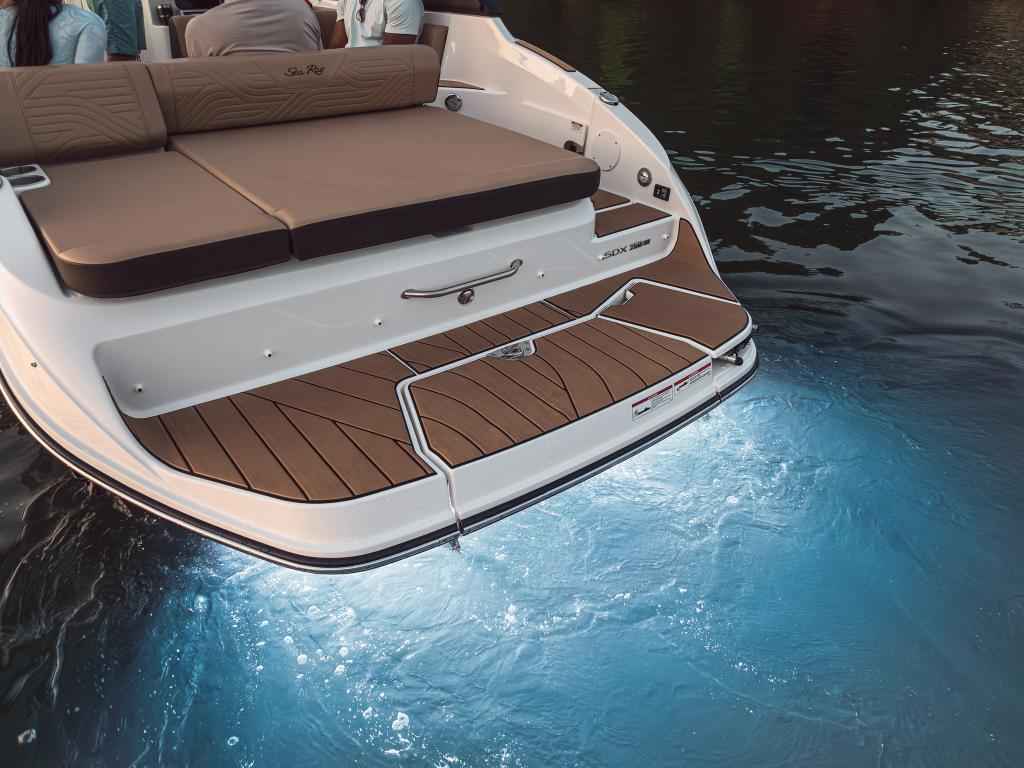 Motorboot Sea Ray SDX250E & Trailer mit LIEGEPLATZ (Lagerboot)