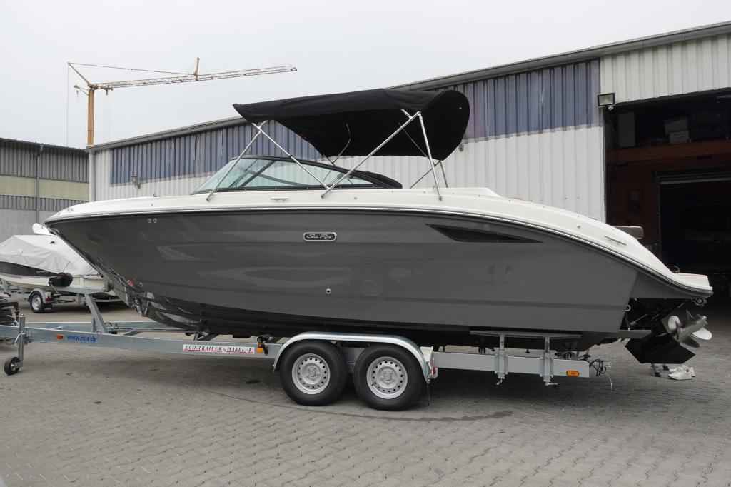 Motorboot Sea Ray SDX250E & Trailer mit LIEGEPLATZ (Lagerboot)