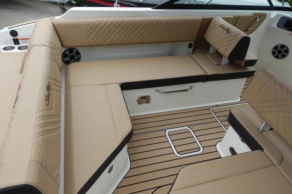 Motorboot Sea Ray SDX250E & Trailer mit LIEGEPLATZ (Lagerboot)