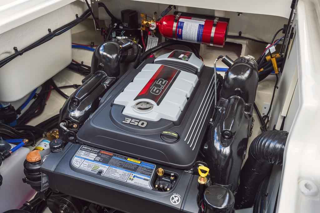 Motorboot Sea Ray SDX250E & Trailer mit LIEGEPLATZ (Lagerboot)