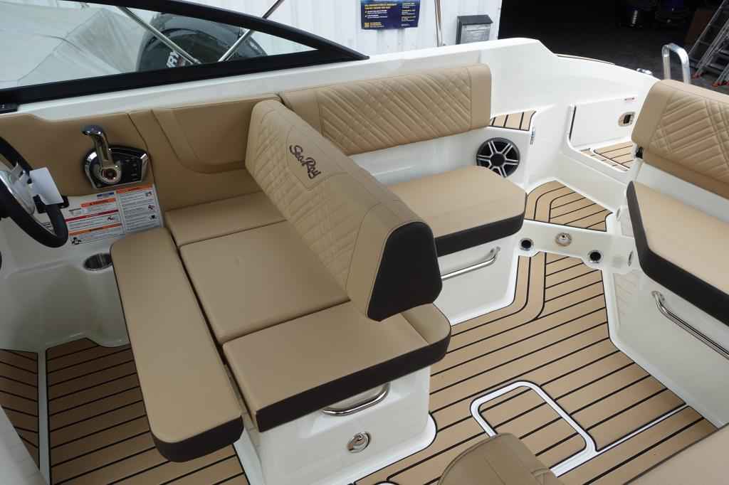 Motorboot Sea Ray SDX250E & Trailer mit LIEGEPLATZ (Lagerboot)