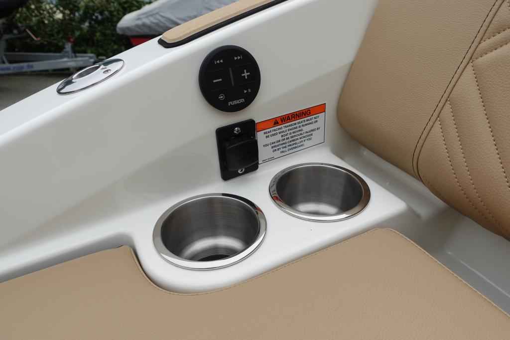 Motorboot Sea Ray SDX250E & Trailer mit LIEGEPLATZ (Lagerboot)