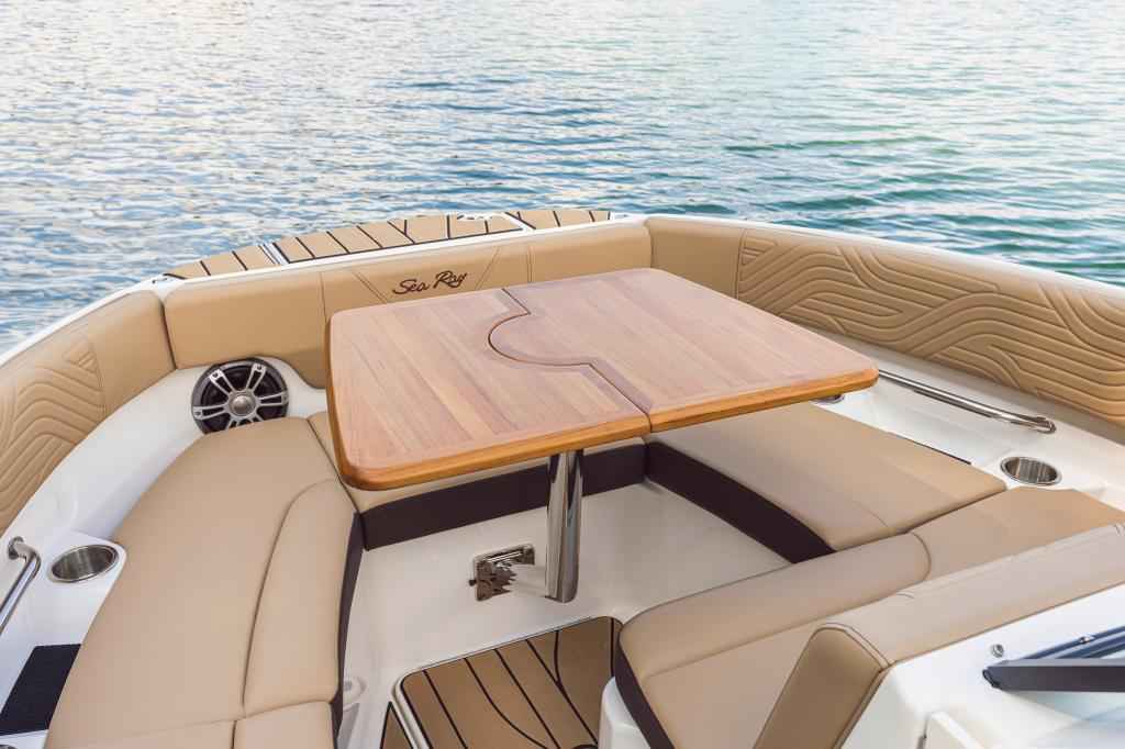 Motorboot Sea Ray SDX250E SURF & Trailer (im Vorlauf))