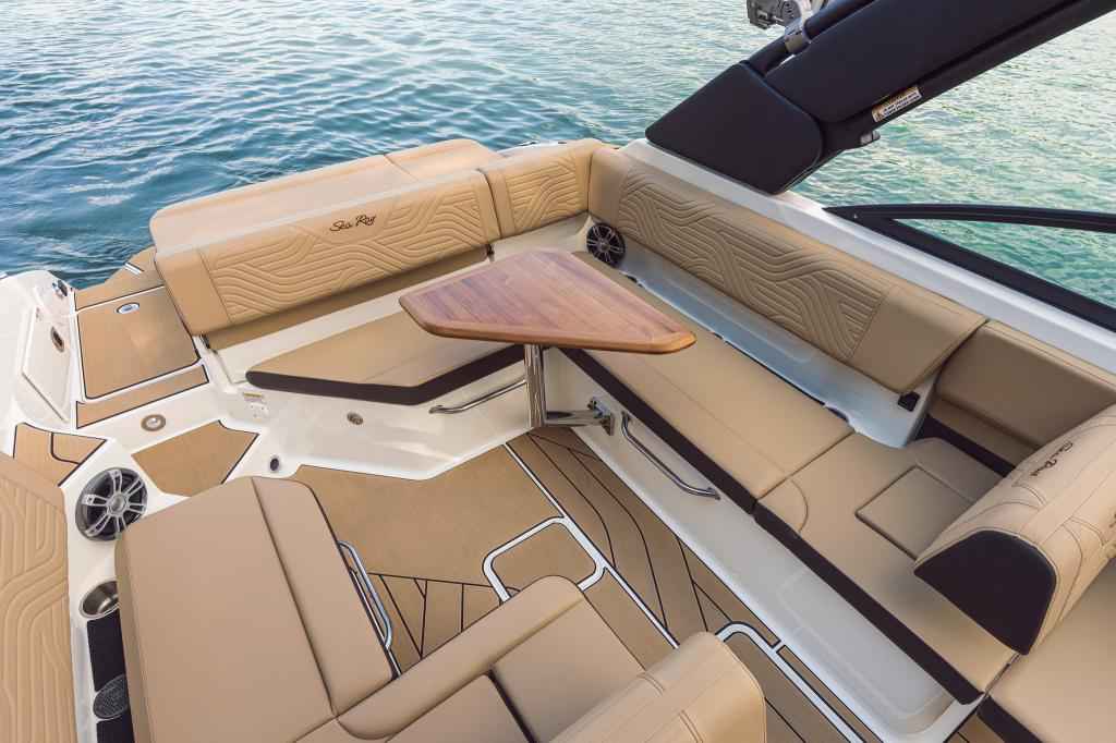Motorboot Sea Ray SDX250E SURF & Trailer (im Vorlauf))