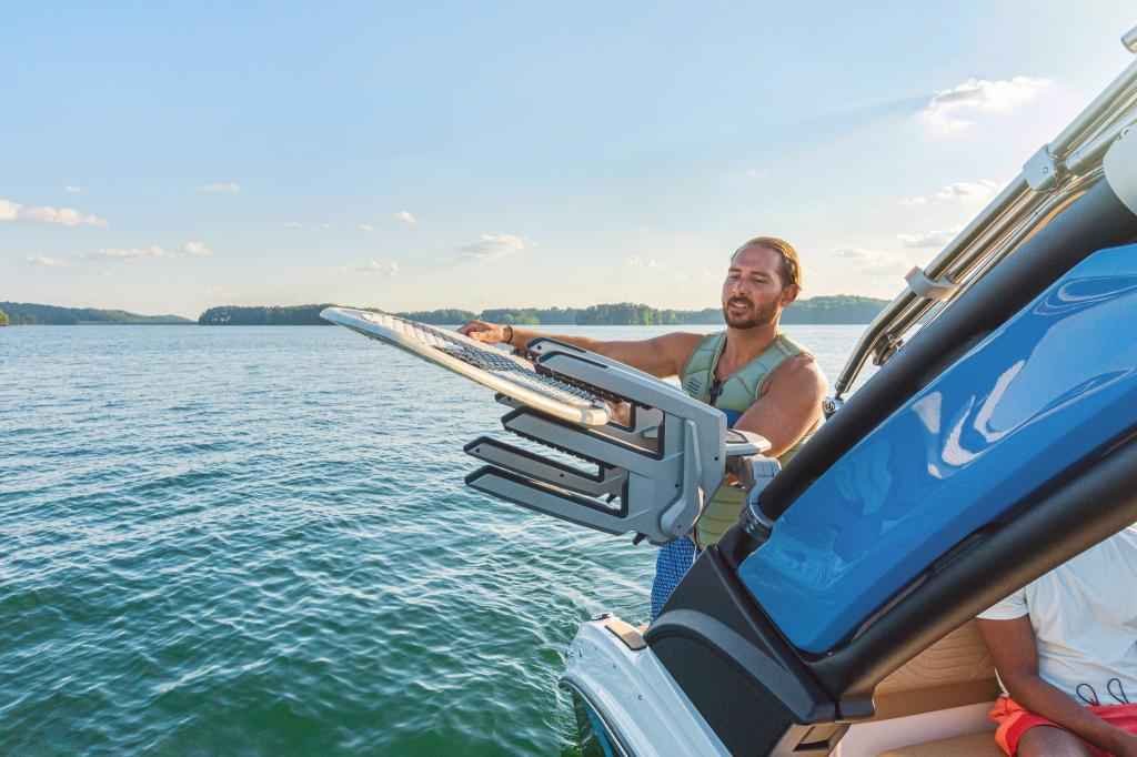Motorboot Sea Ray SDX250E SURF & Trailer (im Vorlauf))