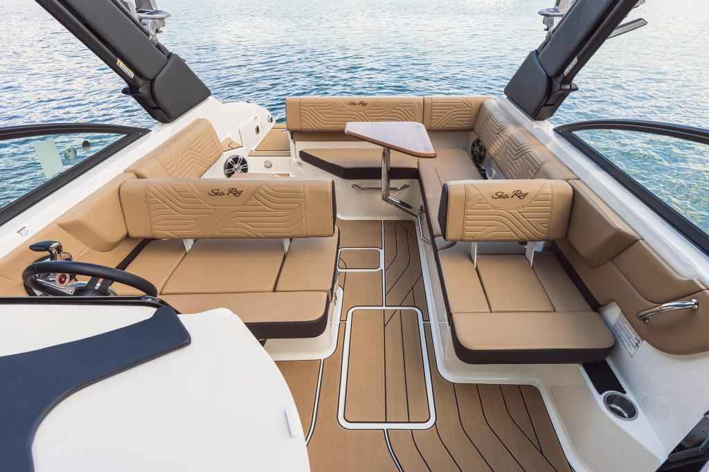 Motorboot Sea Ray SDX250E SURF & Trailer (im Vorlauf))