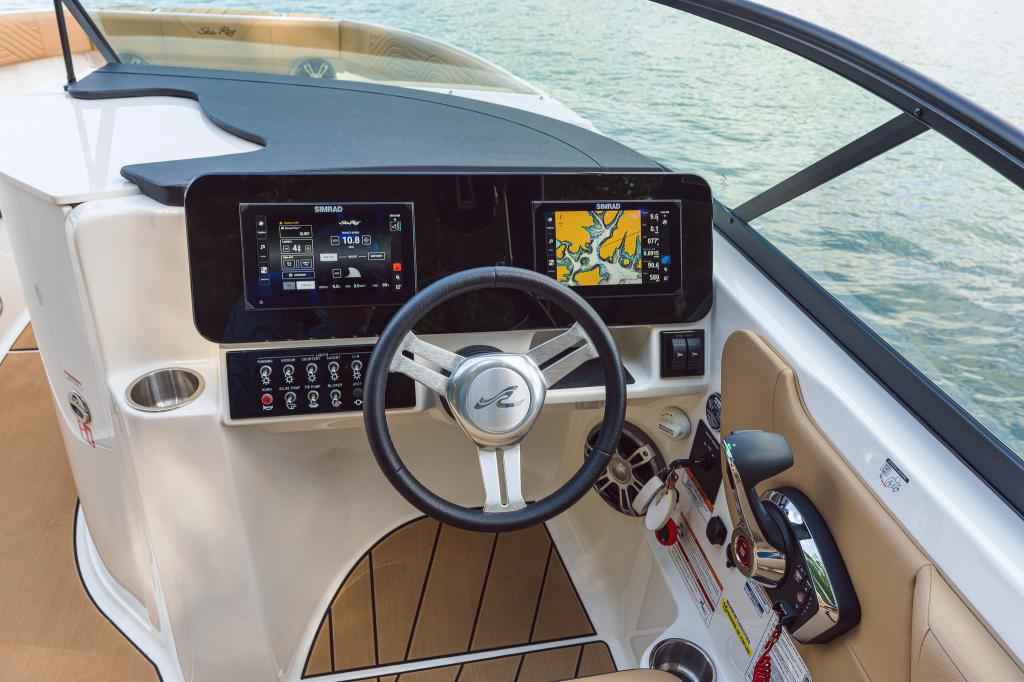 Motorboot Sea Ray SDX250E SURF & Trailer (im Vorlauf))