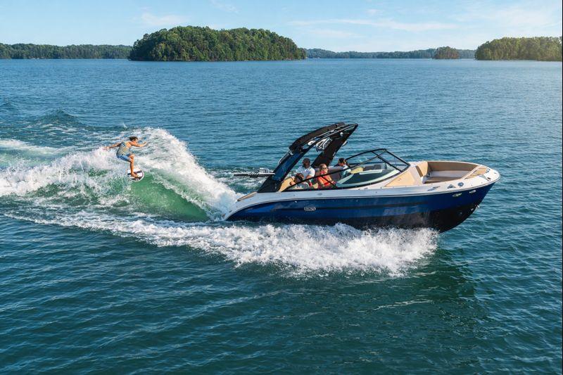 Motorboot Sea Ray SDX250E SURF & Trailer *RESERVIERT*