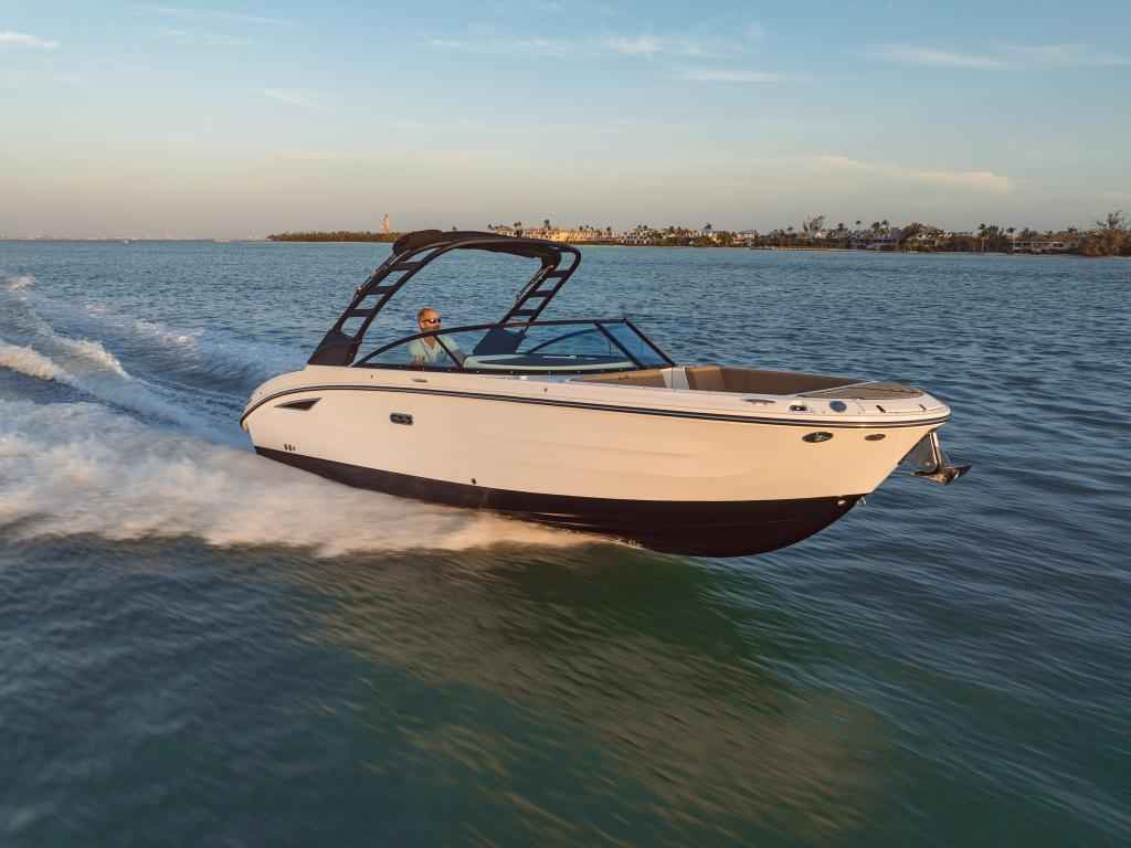 Motorboot Sea Ray SDX270E & Trailer mit LIEGEPLATZ (auf Bestellung)