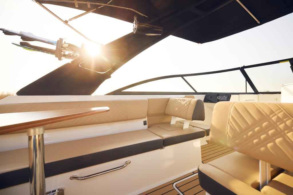 Motorboot Sea Ray SDX270E & Trailer mit LIEGEPLATZ (NEU auf Bestellung)
