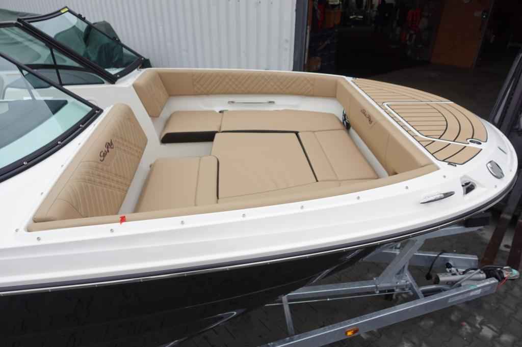 Motorboot Sea Ray SDX 270 SURF EU & Trailer mit LIEGEPLATZ (Vorführboot)