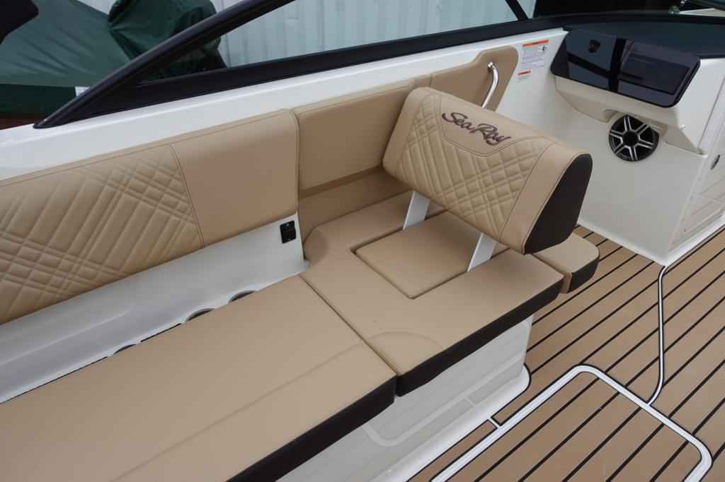 Motorboot Sea Ray SDX 270 SURF EU & Trailer mit LIEGEPLATZ (Vorführboot)