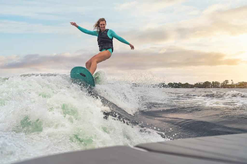 Motorboot Sea Ray SDX 270 SURF EU & Trailer mit LIEGEPLATZ (Vorführboot)