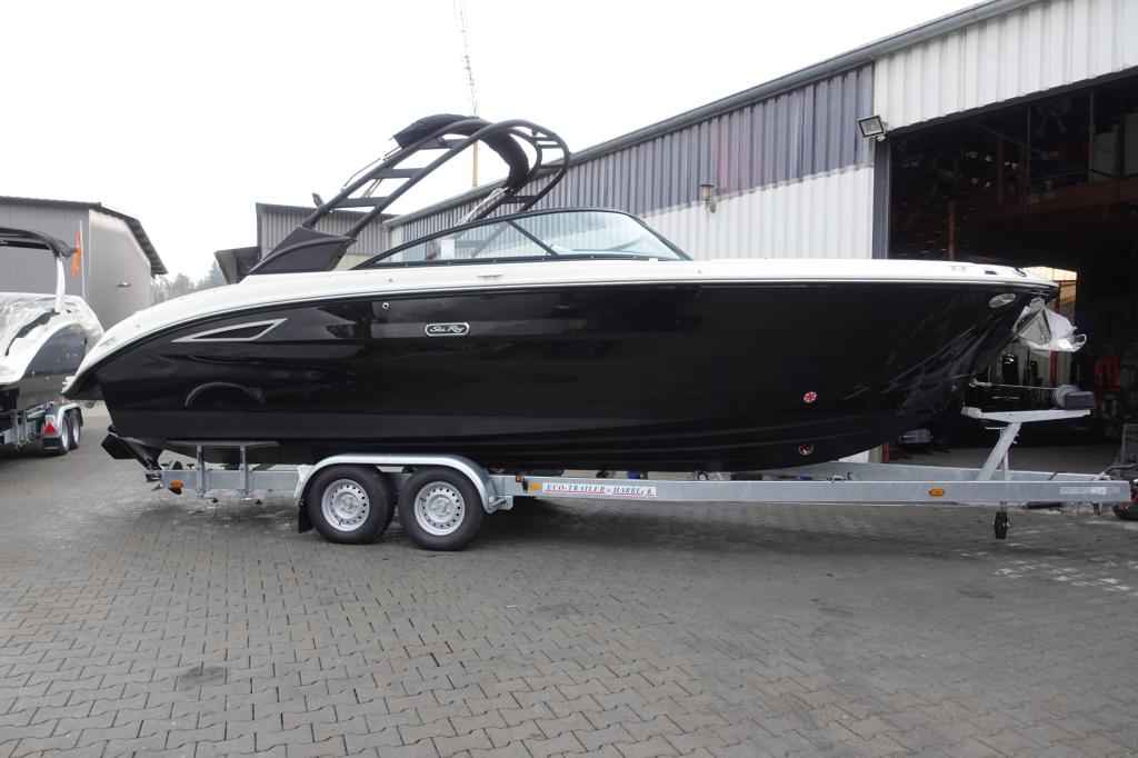 Motorboot Sea Ray SDX 270 SURF EU & Trailer mit LIEGEPLATZ (Vorführboot)