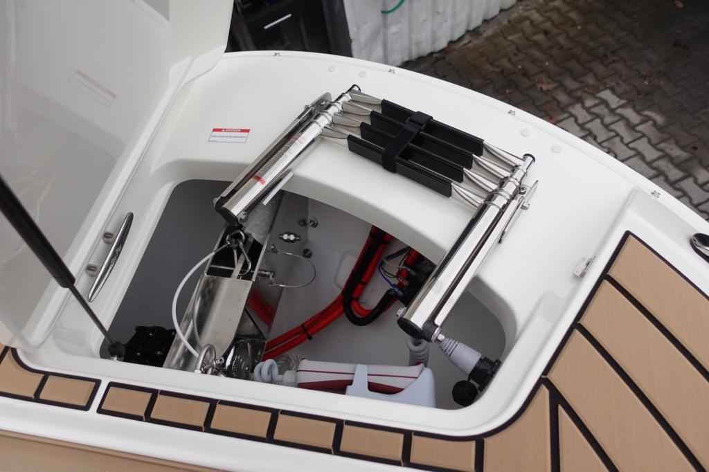 Motorboot Sea Ray SDX 270 SURF EU & Trailer mit LIEGEPLATZ (Vorführboot)
