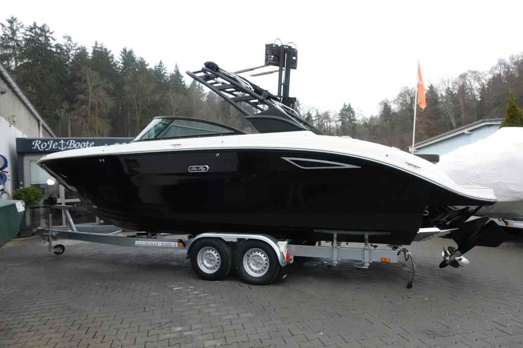 Motorboot Sea Ray SDX 270 SURF EU & Trailer mit LIEGEPLATZ (Vorführboot)