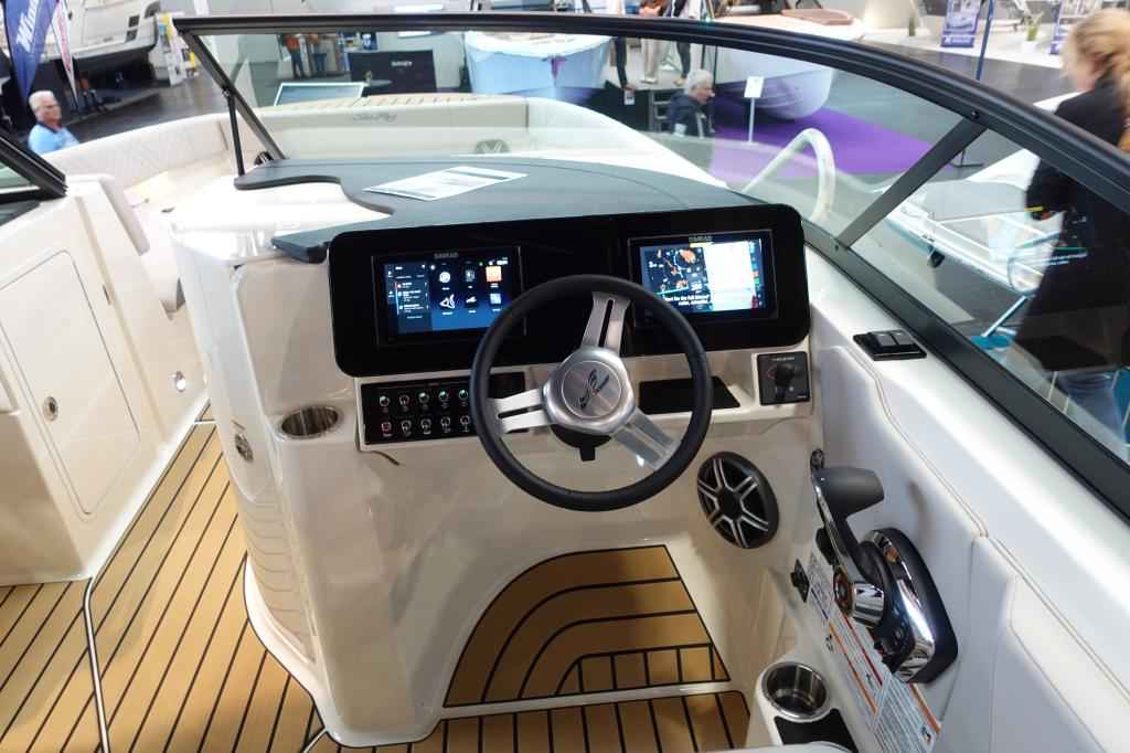 Motorboot Sea Ray SDX 270 SURF EU & Trailer mit LIEGEPLATZ (Vorführboot)