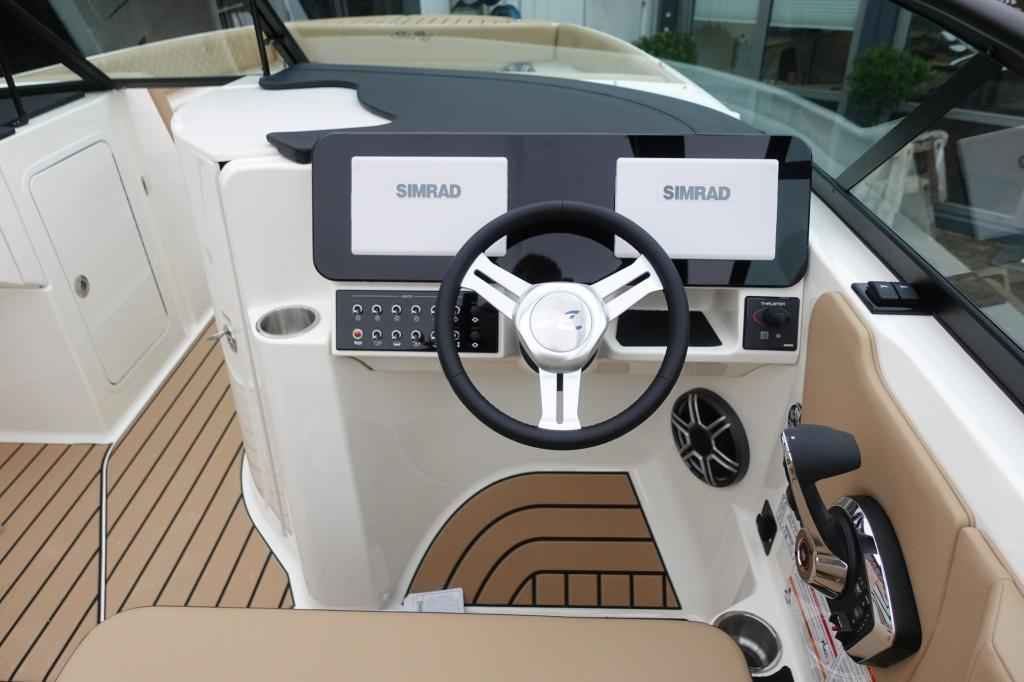 Motorboot Sea Ray SDX 270 SURF EU & Trailer mit LIEGEPLATZ (Vorführboot)