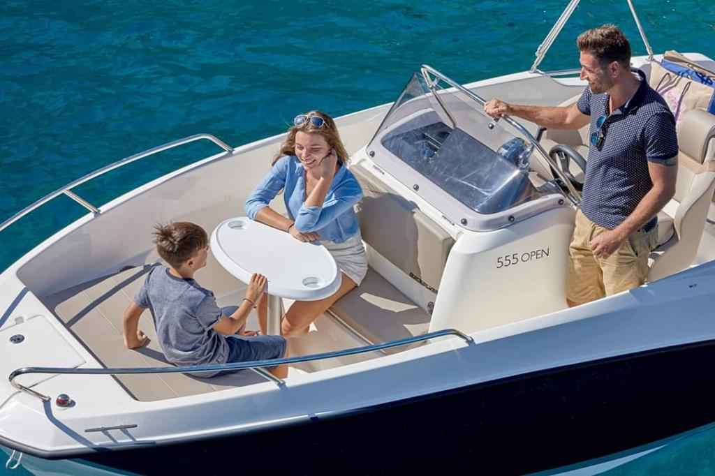 Motorboot Quicksilver Activ 555 Open & Trailer (auf Lager)