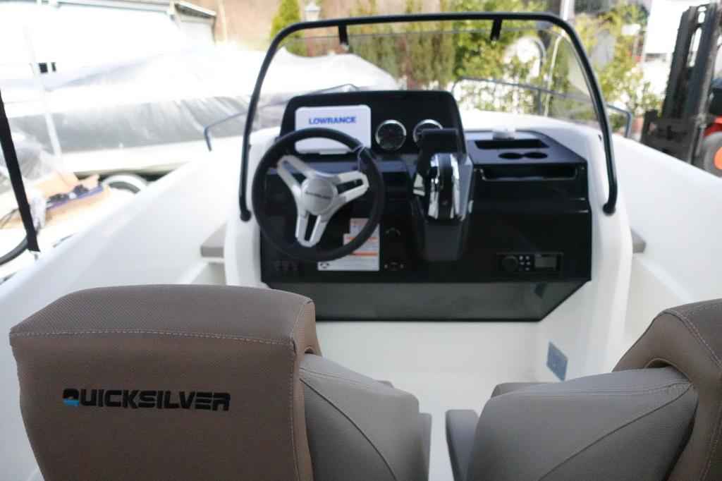 Motorboot Quicksilver Activ 555 Open & Trailer (auf Lager)