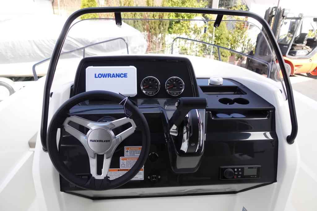 Motorboot Quicksilver Activ 555 Open & Trailer (auf Lager)