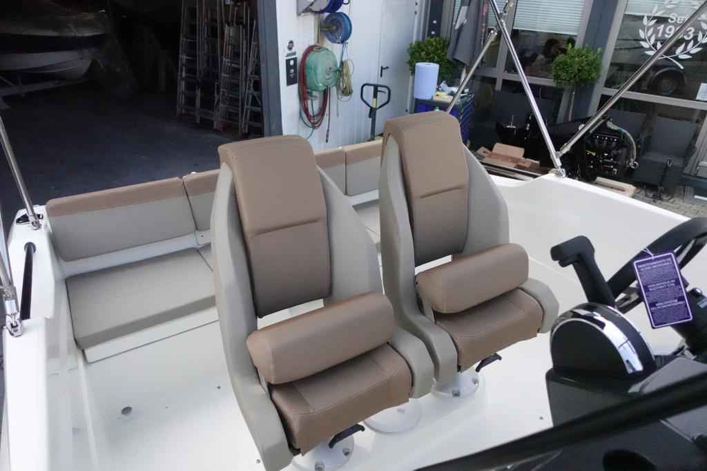 Motorboot Quicksilver Activ 555 Open & Trailer (auf Lager)