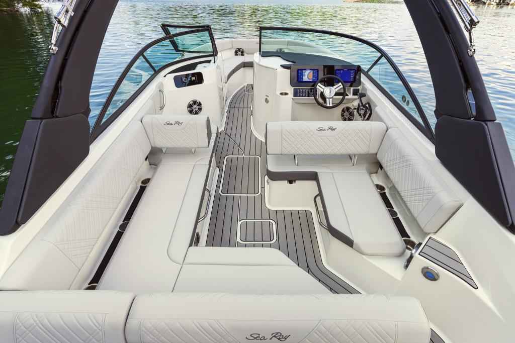 Motorboot Sea Ray SDX250E OUTBOARD & Trailer (NEU im Vorlauf)