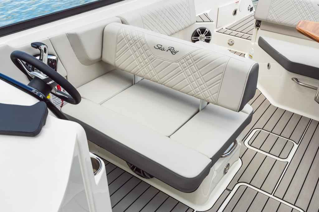 Motorboot Sea Ray SDX250E OUTBOARD & Trailer (NEU im Vorlauf)