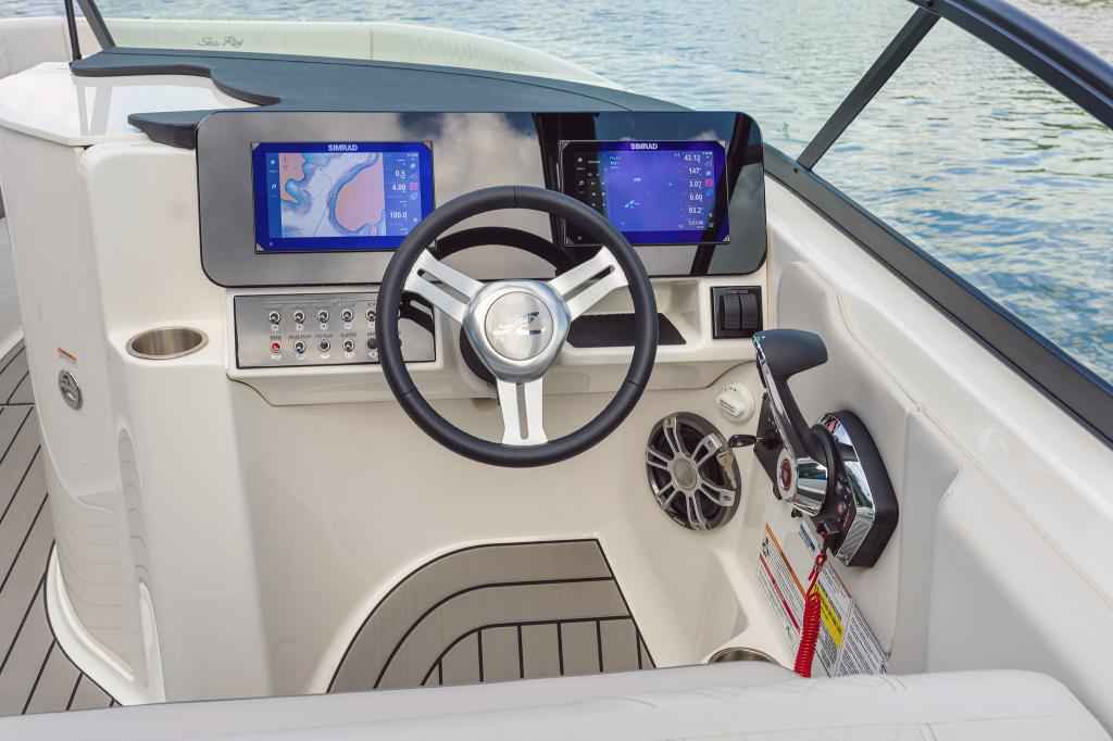 Motorboot Sea Ray SDX250E OUTBOARD & Trailer (NEU im Vorlauf)