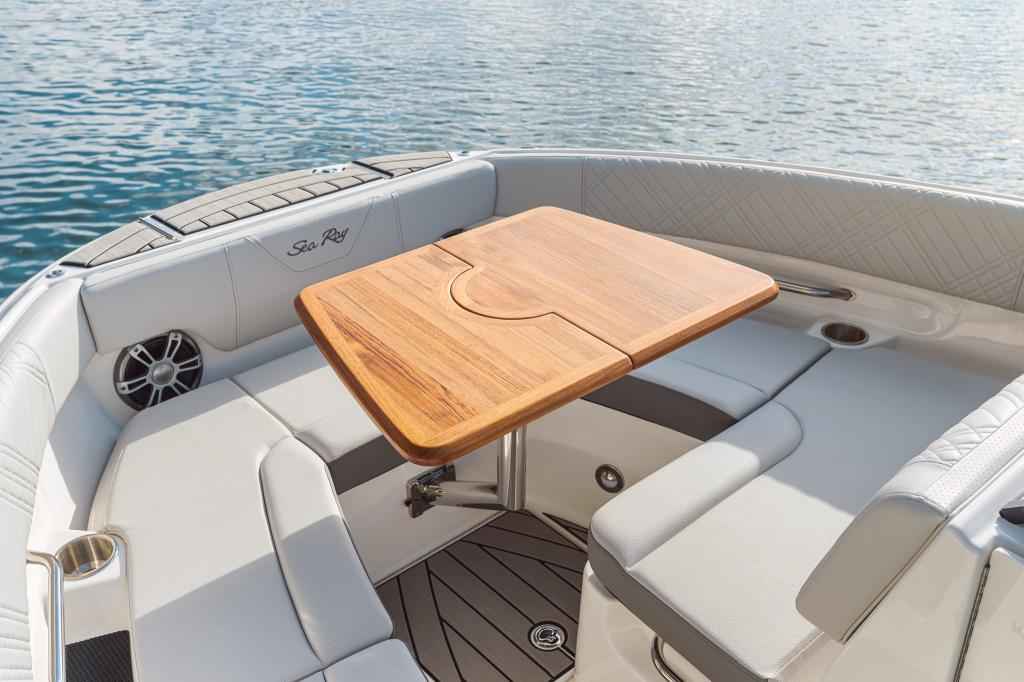 Motorboot Sea Ray SDX250E OUTBOARD & Trailer (NEU im Vorlauf)