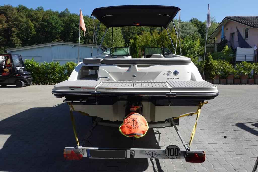 Motorboot Sea Ray SPXE 210 & Trailer (1. Hand)